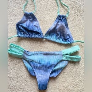NEW Two-piece bikini blue snake print crunch but #vacation#sunmer#pool